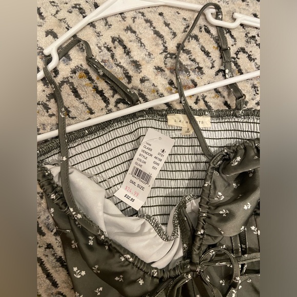 Green floral corset type top - Picture 4 of 4